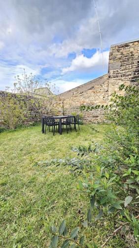 Le Noyer 1 #Parking#Calme#Terrasse Meublé classé 3étoiles (Le Noyer 1 #Parking#Calme#Terrasse Meuble classe 3etoiles) in Ceyrat (Auvergne)