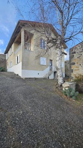 Le Noyer 1 #Parking#Calme#Terrasse Meublé classé 3étoiles (Le Noyer 1 #Parking#Calme#Terrasse Meuble classe 3etoiles) in Ceyrat (Auvergne)