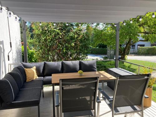 Apartman SONAS with free private parking in 卡洛瓦克