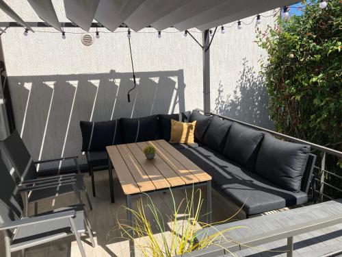 Apartman SONAS with free private parking in 卡洛瓦克