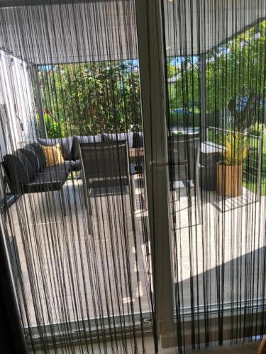 Apartman SONAS with free private parking in 卡洛瓦克