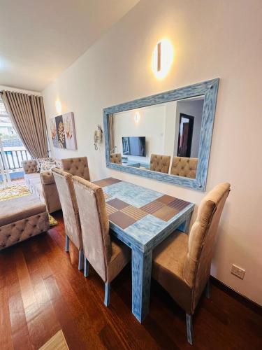 Three-Bedroom Apartment with Mountain View image 10