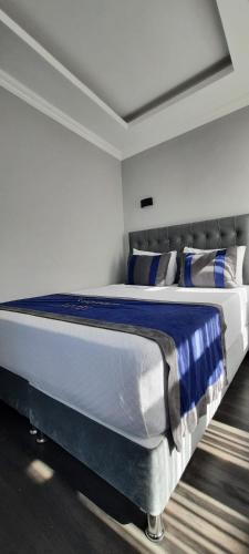 Double Room image 10