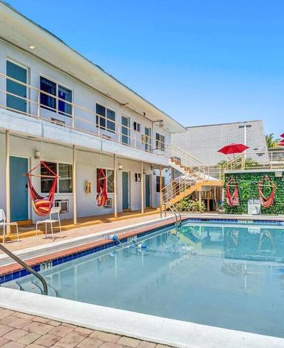Hollywood Beach, Pool, Steps to the Ocean in Hollywood, USA
