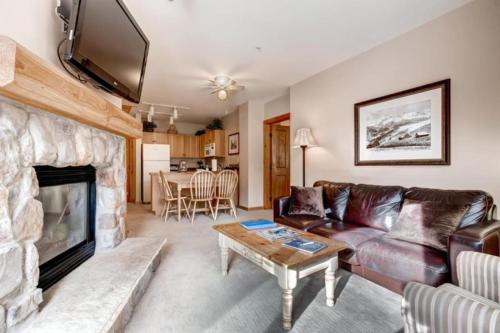 River Run Village 2 Bedroom Condo - 100 Yards To Slopes, Pool, Hot Tub Access in Keystone, USA