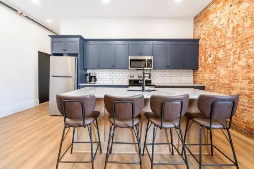 Clay St Suite Clay St Suite