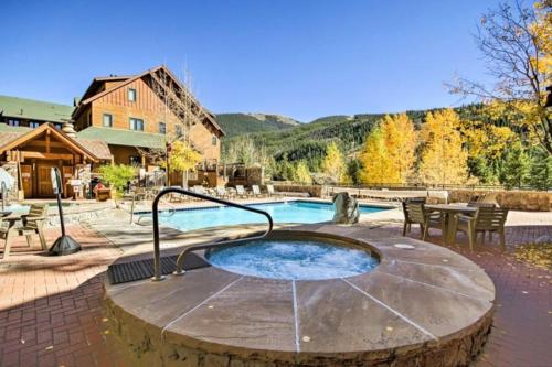 1 Bedroom Mountain Condo In River Run Village With Expansive Mountain Views And Walking Distance To Ski Slopes image