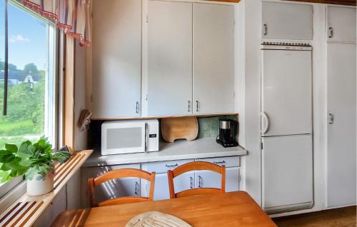 virtuve, 2 Bedroom Nice Home In Ankarsrum in Ankarsrum