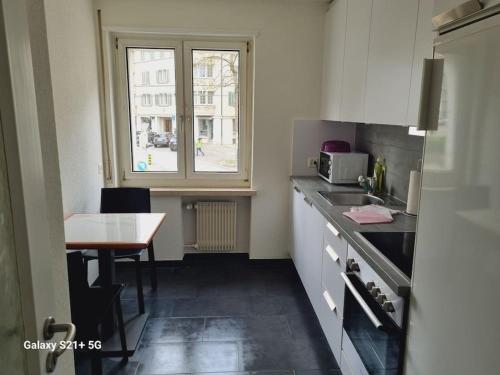 Kitchen, Very central and sunny 2BR flat - Marble 2 in Ruschlikon