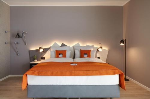 Premium Queen Room image 5