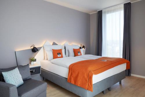 Premium Queen Room image 2