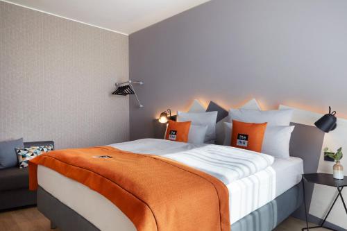Standard Queen Room image 8