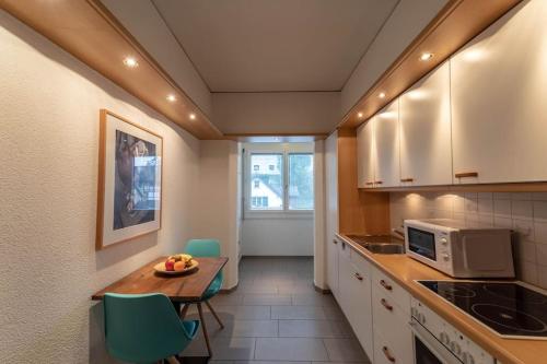 Kitchen, Executive 1BR flat, city center - Hammer 3 near Parkanlage Zuerihorn