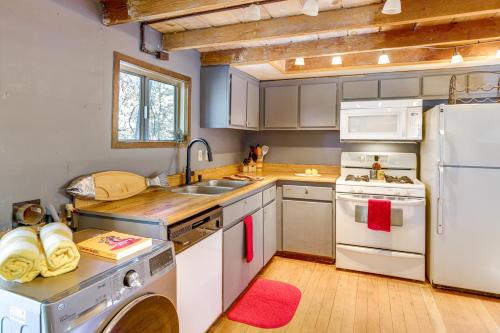 Green Valley Lake Cabin Near Lake Boat and Ski! in Green Valley Lake, USA