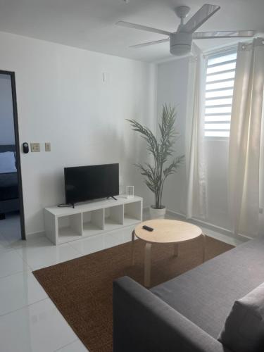 Shared lounge/TV area, Arecibo Hotel 3201 in Arecibo