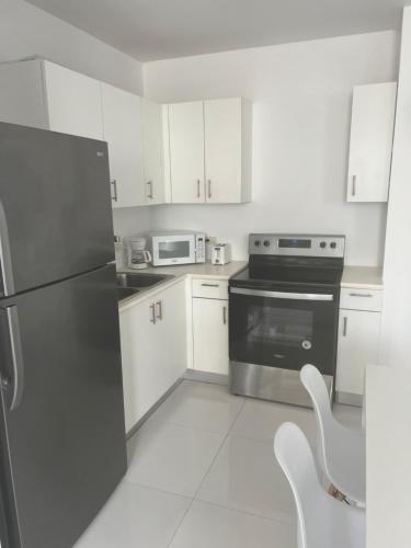 Kitchen, Arecibo Hotel 3201 in Arecibo