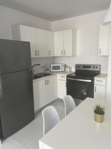 Kitchen, Arecibo Hotel 3201 in Arecibo