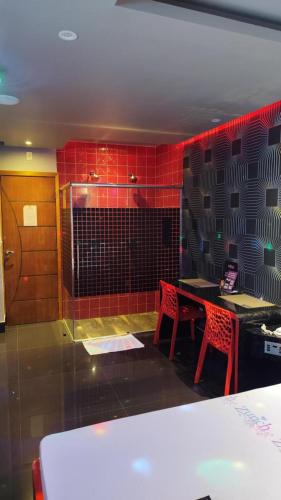Bathroom, Motel Zurich 2 near Clayton Cosme Prado Dos Santos