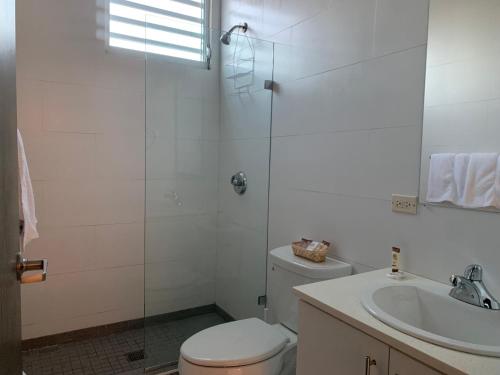 Shower, Arecibo Hotel 3202 in Arecibo