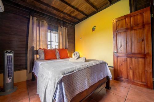 The Toucan Nest - AC, Gated & Pool, Fortuna (Foto 6)