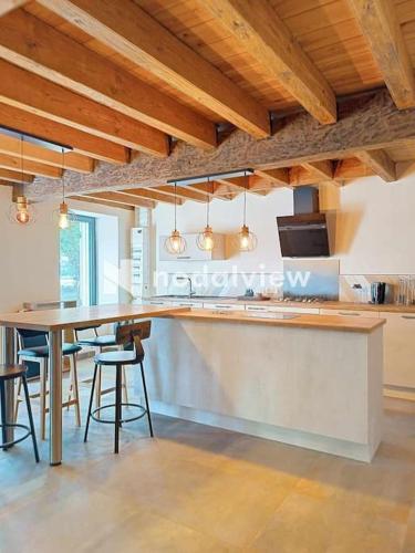 Aux sources de lesquire maison 5 chambres 5 salles de bains , 11 personnes in Saugnacq Et Muret
