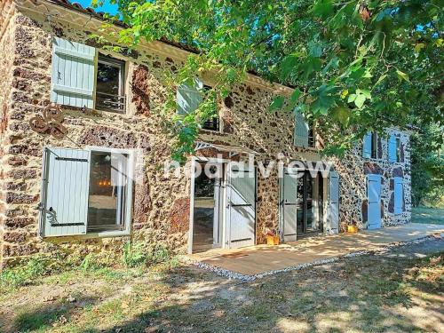 Aux sources de lesquire maison 5 chambres 5 salles de bains , 11 personnes gîte à louer Biganon