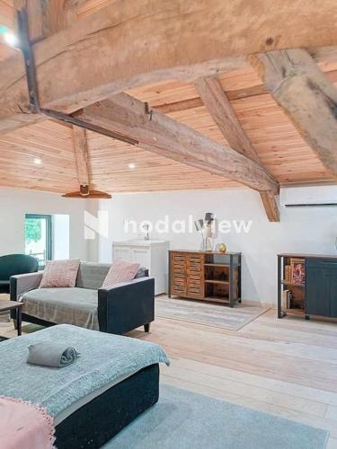 Aux sources de lesquire maison 5 chambres 5 salles de bains , 11 personnes in Saugnacq Et Muret
