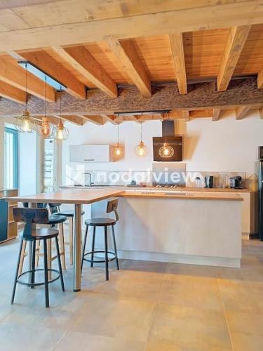 Aux sources de lesquire maison 5 chambres 5 salles de bains , 11 personnes in Saugnacq Et Muret
