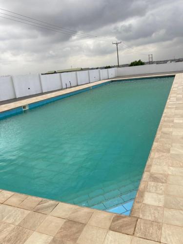 مسبح, Serene, luxury golf resort in أكرا