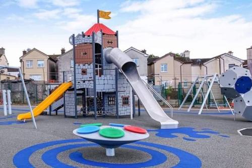 สนามเด็กเล่น, O'Neill's Self Catering Cottage- close to Cashel in ทิปเปอร์แรรี