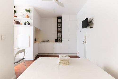 Santos Tiny Studio by Homing - main image