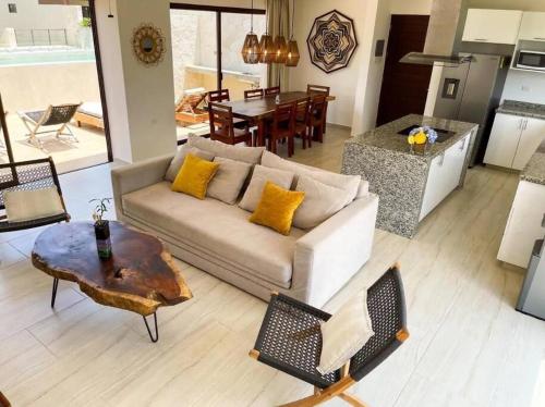 Spacious 2 Bdr PH Blue Luxury Condo Pvt pool terrace Jungle View - Tap to explore photos