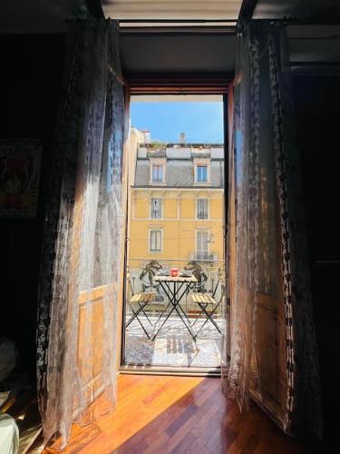 Sempione appartamento comfort con balcone a Milano, Mediolan