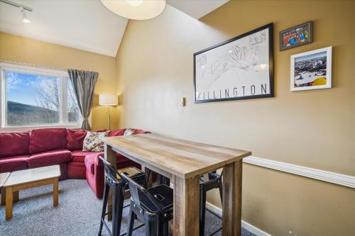 Cozy,1 bedroom loft condo! Ski back trails, shuttle& Sports center Highridge E11 in Killington, USA