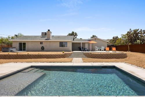 Bonanza in the Desert - Pool, Hot Tub, Grill home in Yucca Valley, USA