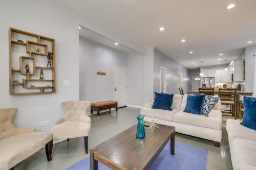 Chicago Vacation Rental Apt about 7 Mi to Downtown in Chicago, USA
