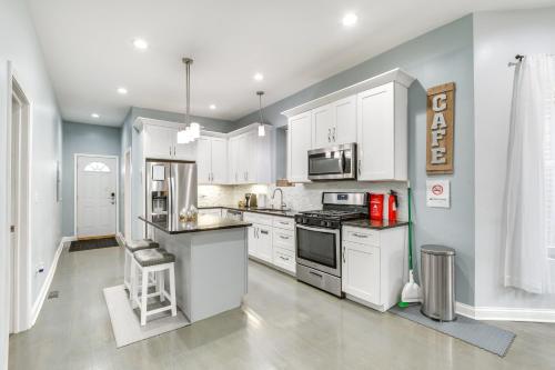 Chicago Vacation Rental Apt about 7 Mi to Downtown in Chicago, USA