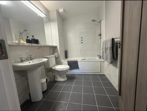 Malahide Superior Large Serviced Apartment - Sleeps 6, Dublín (foto 10)