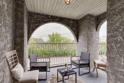 Beautiful 3 Bedroom- free parking 2M to Broadway near Bicentennial Mall State Park