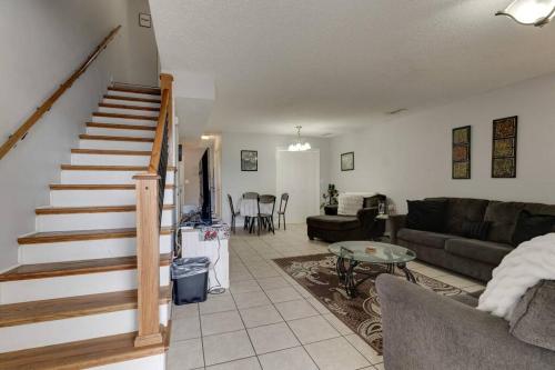 Lovely 2 BDR Condo with Balcony 2M to Broadway detail