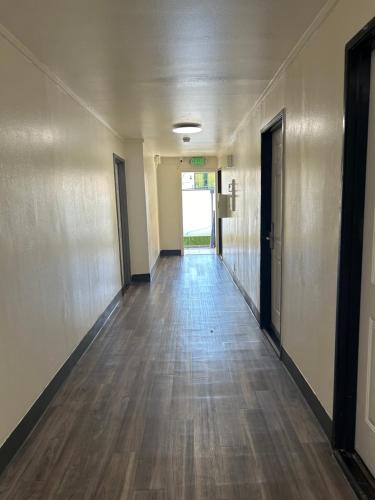 ทัศนียภาพภายนอกโรงแรม, บัดเจ็ต อินน์ ฮอลลีวูด (Budget Inn Hollywood) near พิพิธภัณฑ์ฮอลลีวูด
