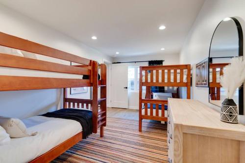 4 BDRM-4 bath, Great for groups, perfect location! in Nashville, USA
