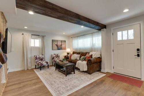 4 BDRM-4 bath, Great for groups, perfect location! in Nashville, USA