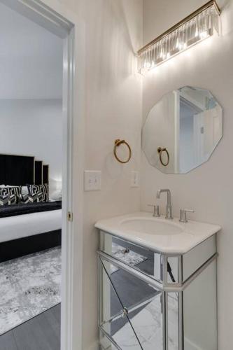 East Nash-Vegas! Brand New Apartment! in Nashville, USA