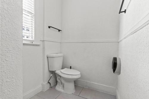 Bright and Airy Studio Near Beach Access - Enjoy St Petersburg Life! in St Petersburg, USA
