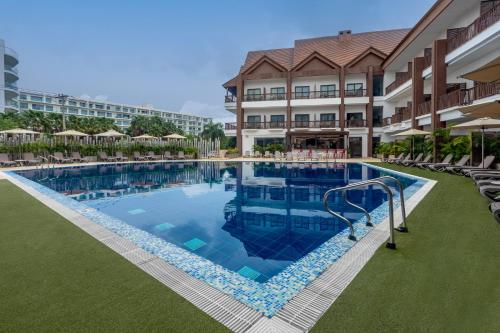 Swimming pool, Grand Sirenis Cartagena in Manzanillo