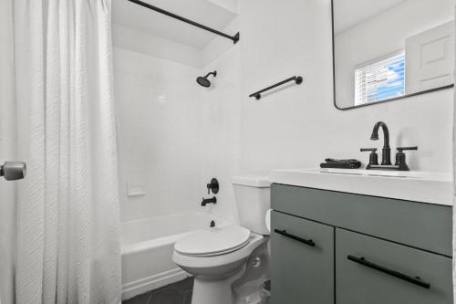 Modern Downtown St Petersburg Studio Pet-Friendly Affordable! in St Petersburg, USA