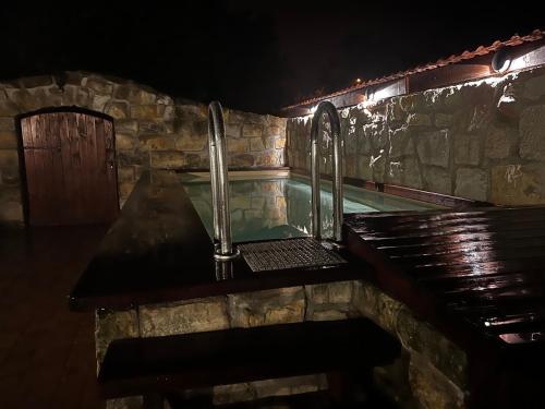 สระว่ายน้ำ, SG chalupa ŠTIKOV - Podkrkonoší - s celoročním privátním wellness (SG chalupa STIKOV - Podkrkonosi - s celorocnim privatnim wellness) in โนวา ปากา