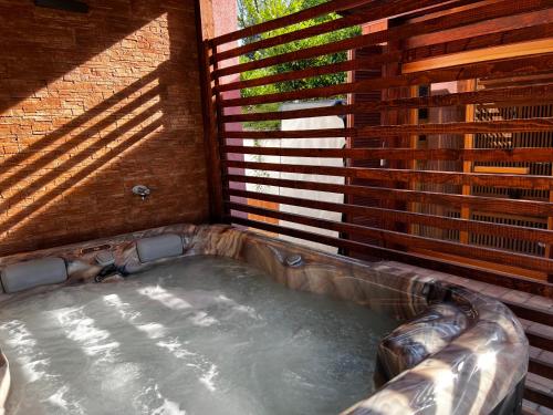 อ่างแช่น้ำร้อน, SG Apartmán se soukromým wellness (SG Apartman se soukromym wellness) in โนวา ปากา