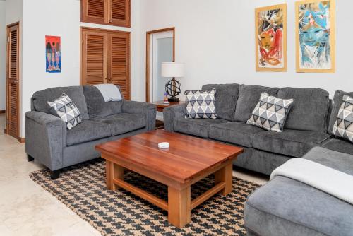 Residences at Barrier Reef 4B Oceanview 2 BR by Stay Floreo, San Pedro (foto 7)